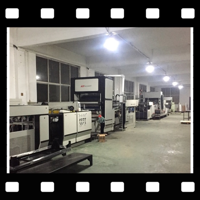 印后加工車(chē)間一角